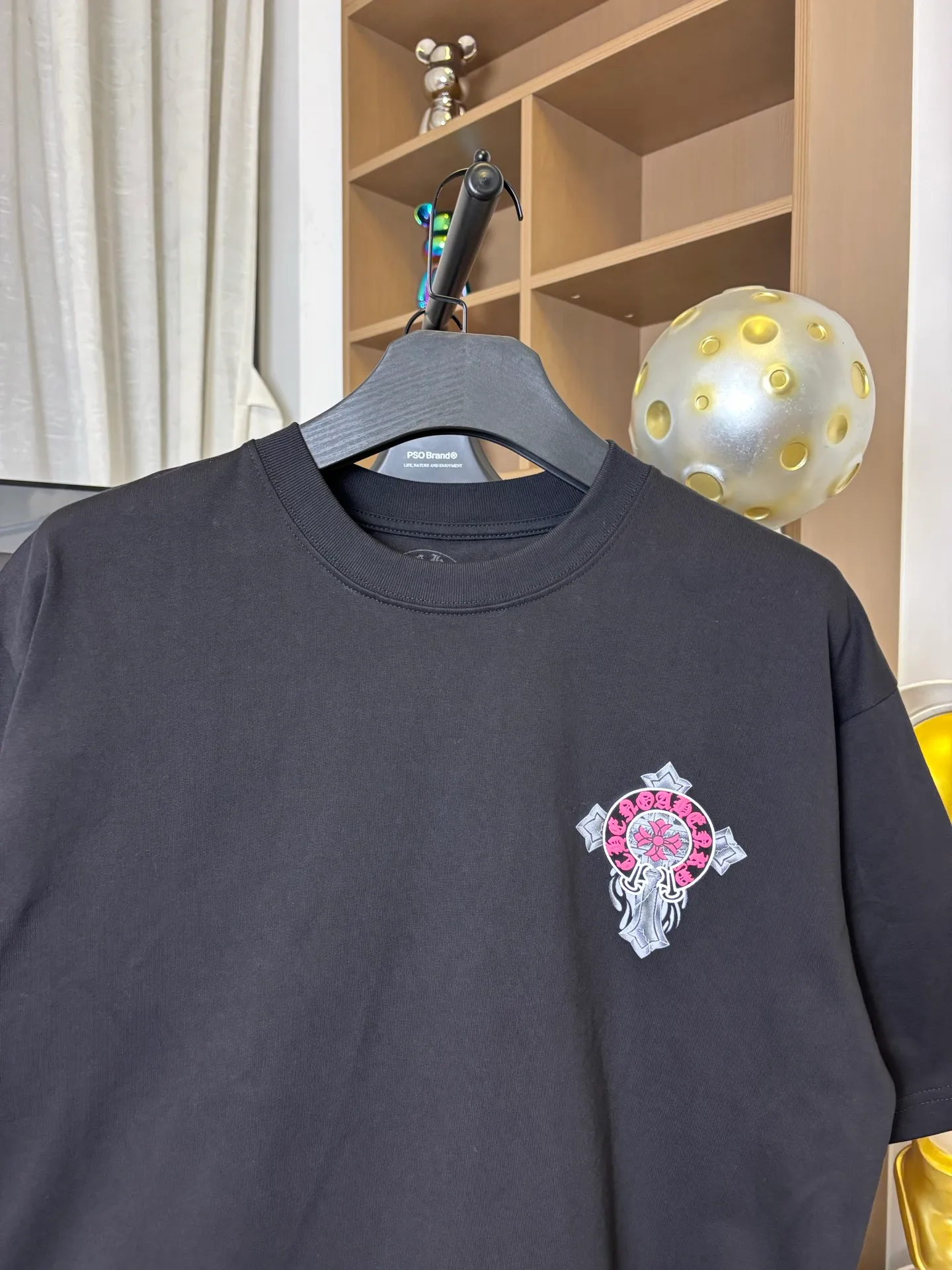 P150 Style number: DC 139# [ChromeHearts] ChromeHearts official same style classic printed round neck short-sleeved T-shirt 280g pure cotton double sand fabric Original original label, can be worn up to 200 pounds All fabrics have been shrunk in advance Quality first What you see is what you get The pattern will not change after one wash Distinguish some disposable clothes in the market Three labels Complete packaging All original restoration and customization Versatile for men and women A more classic one The pattern is very chic 💕 Color: black white Size: XS-L (Picture 9️⃣Size chart)